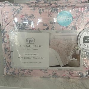 The Farmhouse by Rachel Ashwell Queen printed sheet set.  100% cotton.